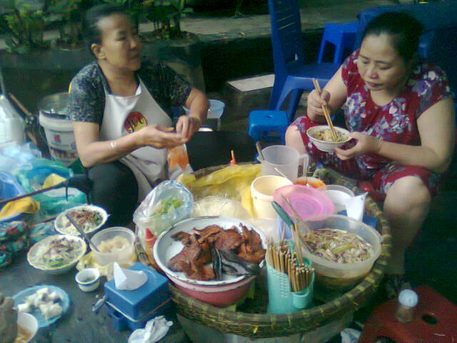 Nộm b&ograve; kh&ocirc;  l&agrave; m&oacute;n qu&agrave; vặt rất được nhiều người ưa th&iacute;ch