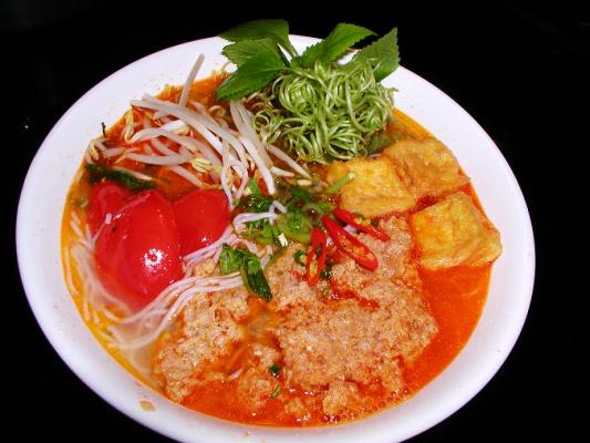 Thận trọng với nước ri&ecirc;u cua m&agrave;u đỏ s&aacute;nh