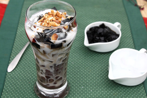 Bột sương sáo được sử dụng nhiều trong chế biến thạch, gia vị lẩu và trà sữa chân trâu Bột sương sáo được sử dụng nhiều trong chế biến thạch, gia vị lẩu và trà sữa chân trâu
