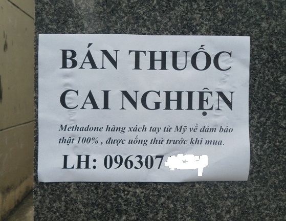 Những tờ rơi quảng c&aacute;o b&aacute;n thuốc cai nghiện được d&aacute;n khắp nơi 