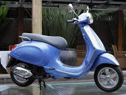 Piaggio triệu hồi hơn 10.000 xe Vespa Primavera tại Việt Nam vì lỗi hệ thống phanh Piagio cho biết bộ phận ống dẫn dầu phanh ở hơn một vạn xe Primavera thuộc những lô sản xuất trong khoảng thời gian từ ngày 30/9/2013 đến ngày 17/4/2014 chưa được lắp đặt chính xác theo tiêu chuẩn chất lượng của tập đoàn Piaggio. Với lỗi này, khi xe vận hành trên điều kiện đường mấp mô trong thời gian dài có thể sẽ dẫn đến hiện tượng chảy dầu phanh, làm giảm hiệu quả của hệ thống phanh. Piaggio Việt Nam chính thức tiến hành triệu hồi xe kiểm tra và khắc phục lỗi bằng cách thay ống dẫn dầu. Thời gian kiểm tra và khắc phục lỗi dự tính mất khoảng 30-45 phút. Mọi hoạt động kiểm tra và khắc phục lỗi đều được thực hiện miễn phí. Primavera là dòng xe thay thế cho Vespa LX, trình làng tại Việt Nam từ tháng 11/2013. Mẫu xe Vespa Primavera 150  được bán với  giá 57 triệu đồng. H. Thanh