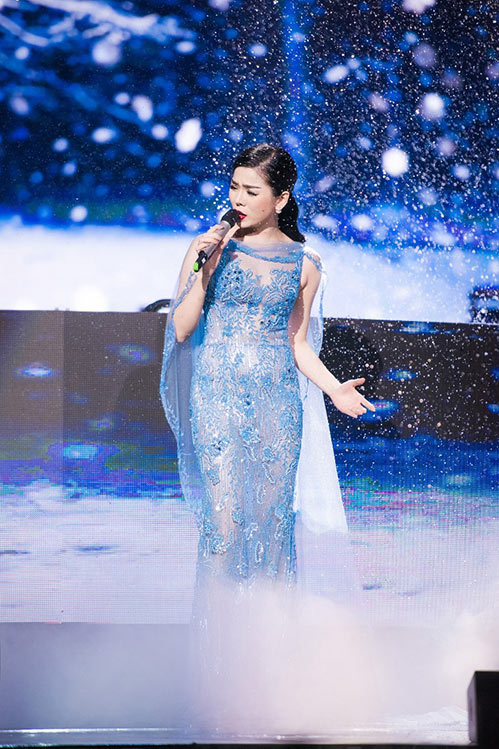  Thay 4 chiếc váy của Hoàng Hải trong một đêm diễn khiến khán giả không khỏi trầm trồ