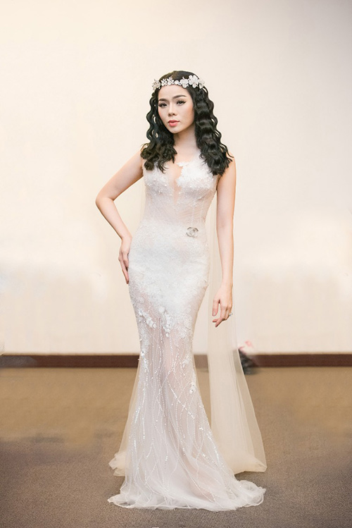  Lệ Quyên đẹp như nữ thần trong Live Concert của mình tại Trung tâm Hội nghị Quốc gia 