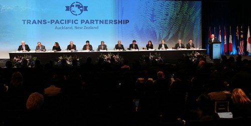 Việt Nam ch&iacute;nh thức đặt b&uacute;t k&yacute; Hiệp định TPP