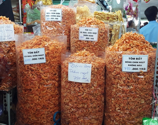 T&ocirc;m kh&ocirc; nhuộm phẩm m&agrave;u: Coi chừng độc!