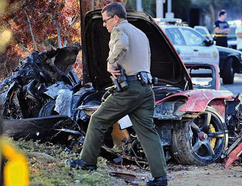 Paul Walker nổi tiếng với vai diễn Brian Conner, trong loạt phim bom tấn Fast and Furious, đóng cùng với nam diễn viên cơ bắp Vin Diesel. Anh bắt đầu đến với màn bạc từ hồi hai tuổi. Nam diễn viên điển trai này có mẹ là một người mẫu thời trang và bố là một nhà thầu xây dựng