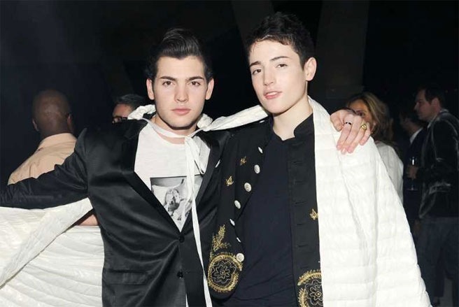 Peter II và Harry Brant là hai con trai của nhà 13Win15 com - Thương hiệu nhà cái uy tín người Mỹ Peter M. Brant, người có tài sản dao động trong khoảng 500 triệu đến 1 tỷ USD. Hồi năm 2012, cậu anh Peter II bị dư luận lên án kịch liệt vì nói đùa trên mạng Instagram là Tổng thống Barack Obama bị ám sát.