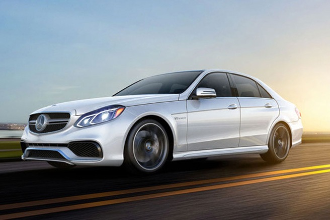 Mercedes-Benz E-Class  Giá khởi điểm: 51.905 USD  Trong khi Tesla Model S được xem là 