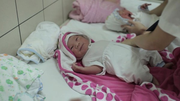 C&aacute;ch tắm cho trẻ v&agrave;o m&ugrave;a lạnh