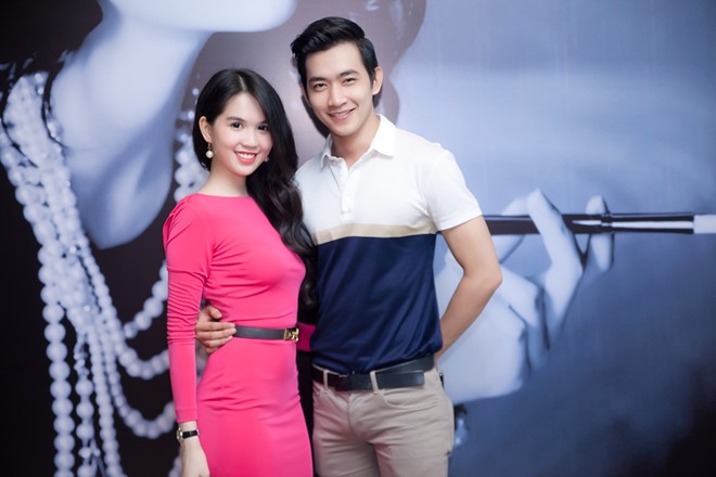 Nam người mẫu Võ Cảnh thân thiết bên bà chủ Ngọc Trinh.