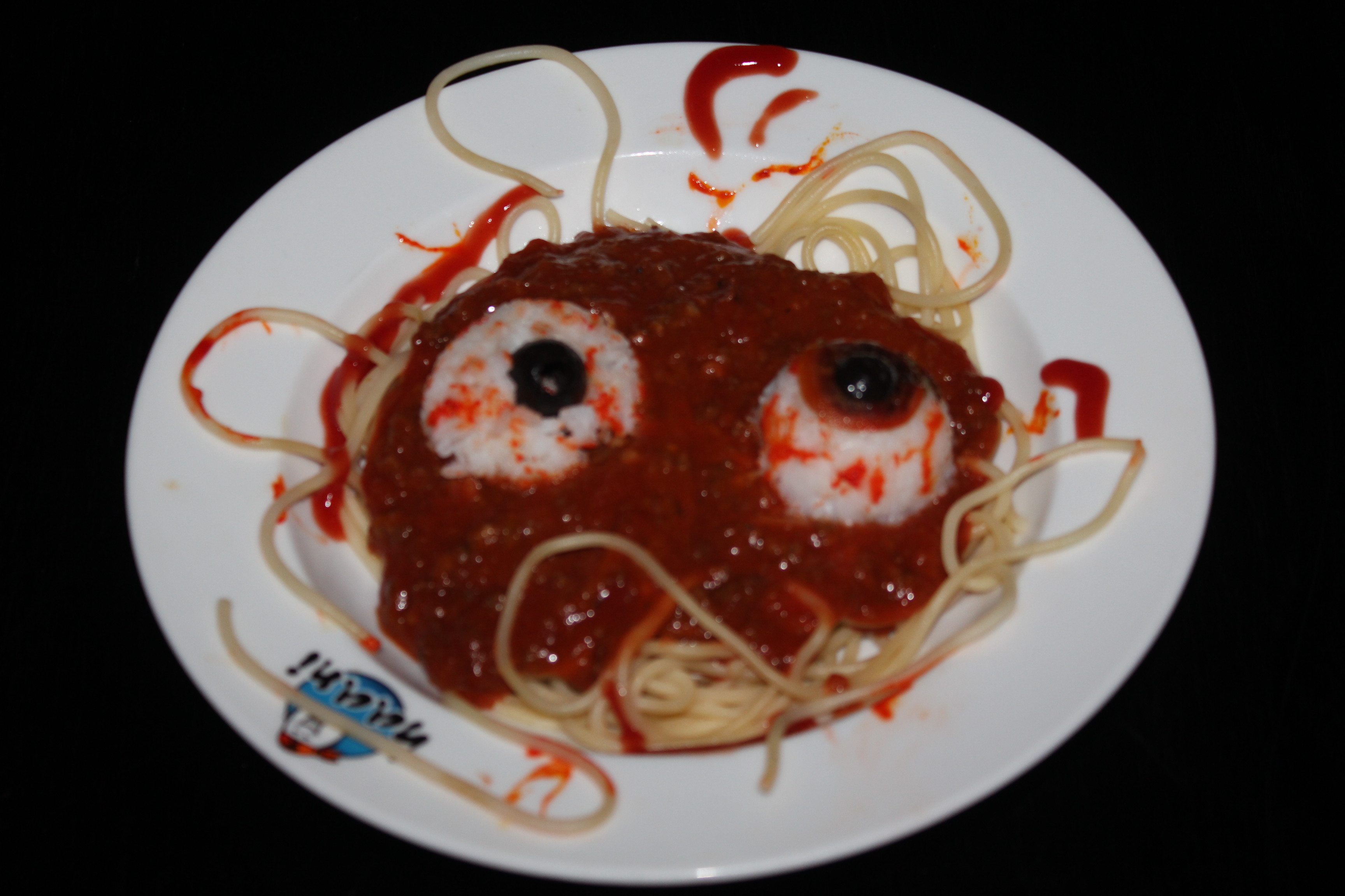 Món mỳ hột mắt cho ngày Halloween