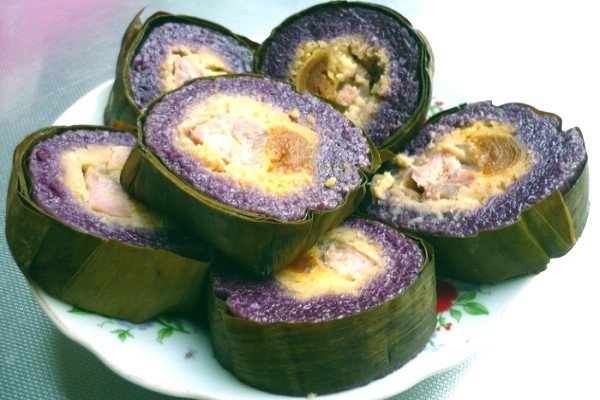 B&aacute;nh chưng nếp cẩm thơm ngon mầu sắc hấp dẫn