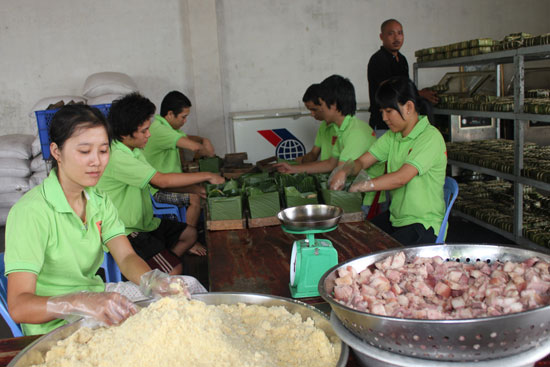 Sản xuất b&aacute;nh chưng