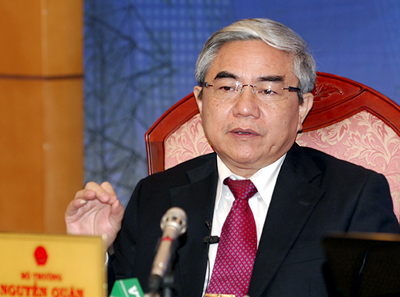 Bo truong Nguyen Quan trong chuong trinh dan hoi Bo truong tra loi
