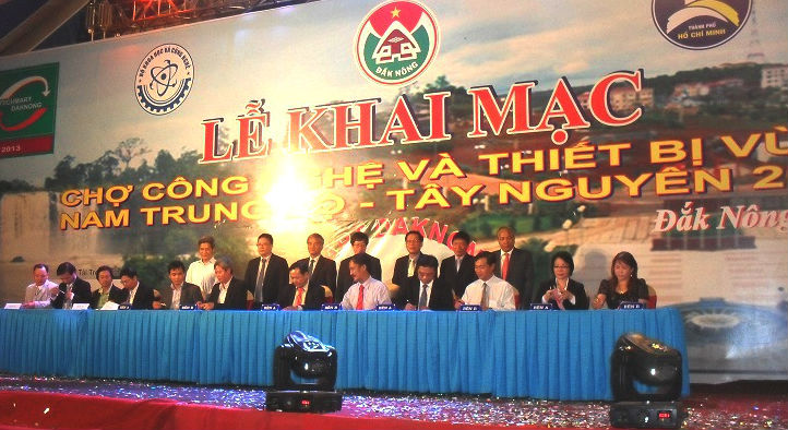 Chợ c&ocirc;ng nghệ thiết bị Đắk N&ocirc;ng 2013