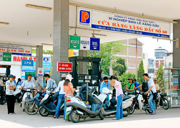 Nen ap gia tran cho xang dau