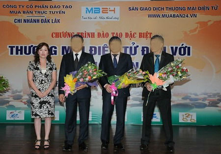 Ẩn sau vẻ h&agrave;o nho&aacute;ng của nh&acirc;n vi&ecirc;n b&aacute;n h&agrave;ng đa cấp l&agrave; nỗ lực lừa đảo kh&aacute;ch h&agrave;ng
