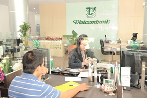 Lần đầu ti&ecirc;n kiện tung li&ecirc;n quan đến ph&iacute; ATM