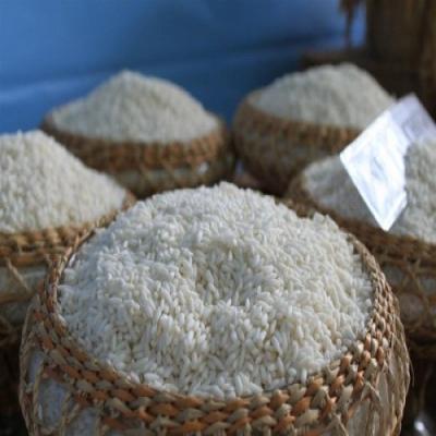 Gạo nếp nương - đặc sản vùng cao không dễ dàng gì mua được và không cẩn thận sẽ mua phải loại gạo nếp nương pha và giả mạo. Ở các vùng người dân tộc tỉnh Điện Biên, sản xuất nhiều loại gạo nếp nương và dịp lễ tết lại được bày bán nhiều