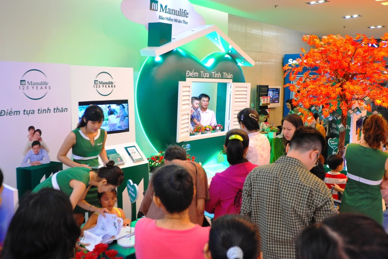 Nh&acirc;n vi&ecirc;n Manulife tố nhau giả mạo chữ k&yacute;