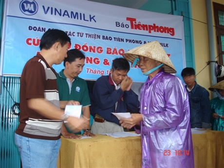 Ung ho dong bao mien Trung