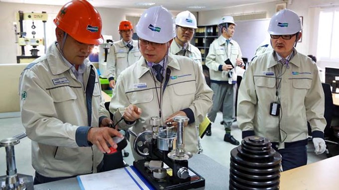 Tập trung đ&agrave;o tạo chuy&ecirc;n gia điện hạt nh&acirc;n