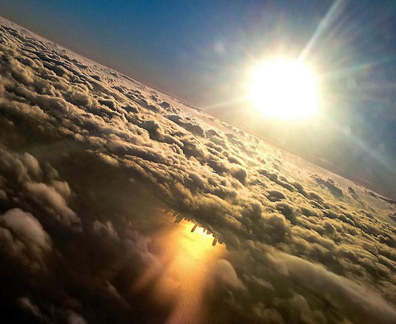 Ngắm đường chân trời Chicago (Mỹ) được phản chiếu trên mặt hồ Michigan.