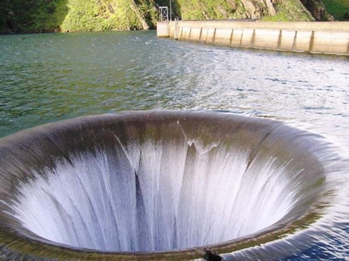 Hồ Berryessa là hồ lớn nhất ở Hạt Napa, California. Hồ chứa này được tạo ra bởi Đập Monticello, là một hồ chứa cung cấp nước và nguồn thủy điện cho vùng North Bay của vùng vịnh San Francisco. Trước khi bị ngập trong nước, thung lũng Beryessa đã là một vùng Đăng ký và nhận 60K 24 bao lì xì miễn phí mỗi ngày nơi đất đai được coi là một trong những vùng tốt nhất hạt này.