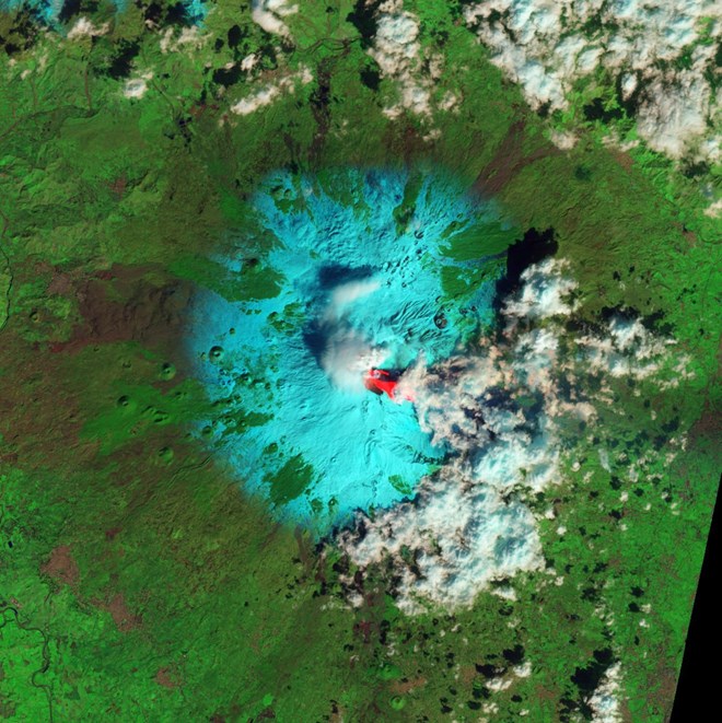 Dung nham từ núi lửa Etna (Italy) 