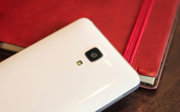 Công ty Xiaomi (Trung Quốc) vừa giới thiệu smartphone cao cấp Mi 4 ngày hôm qua, thiết bị này đặt trọng tâm vào thiết kế thẩm mỹ với khung kim loại chắc chắn nhưng cũng có hiệu suất cao với vi xử lý Snapdragon 801.