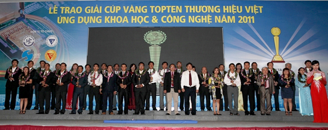 Giải thưởng c&uacute;p v&agrave;ng top ten thương hiệu Việt ứng dụng KHCN