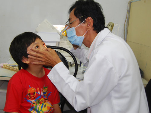 Đau mắt đỏ ho&agrave;nh h&agrave;nh ở QUảng Trị g&acirc;y ra t&igrave;nh trạng thiếu thuốc chữa đau mắt đỏ