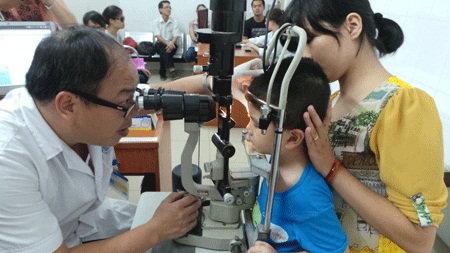 Đau mắt đỏ dễ bị nhầm bệnh l&yacute; kh&aacute;c n&ecirc;n dễ dẫn đến biến chứng nếu khi điều trị kh&ocirc;ng đ&uacute;ng