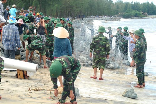 Người d&acirc;n v&ugrave;ng t&acirc;m b&atilde;o số 10 chủ động ph&ograve;ng chống b&atilde;o