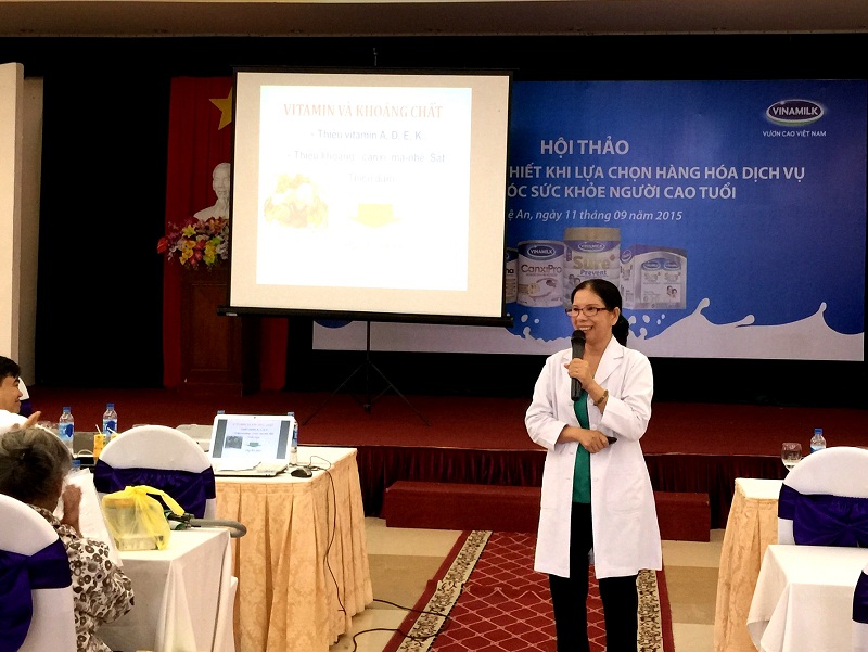 B&aacute;c sĩ Chuy&ecirc;n khoa I Nguyễn Thi &Aacute;nh V&acirc;n &ndash; Trung t&acirc;m Dinh dưỡng TP.HCM tư vấn chăm s&oacute;c 13Win19 ưu đãi hấp dẫn cho người cao tuổi