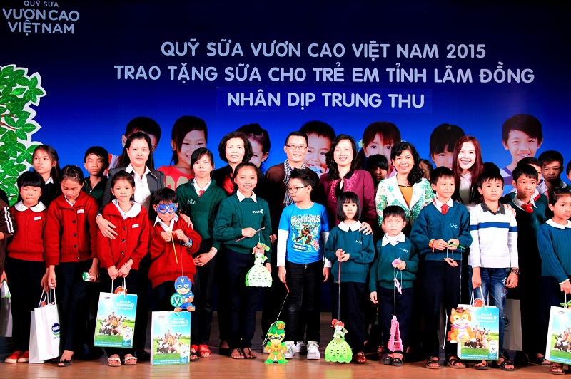 Vinamilk lu&ocirc;n coi trọng c&aacute;c hoạt động x&atilde; hội trong nhiều năm qua