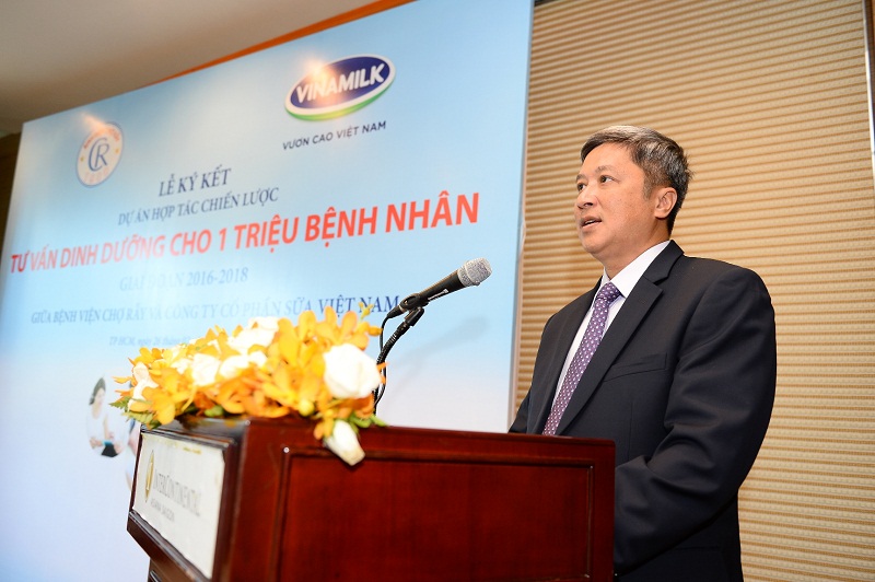 PGS.TS Nguyễn Trường Sơn &ndash; Gi&aacute;m Đốc Bệnh viện Chợ Rẫy ph&aacute;t biểu tại Lễ k&yacute; kết