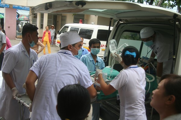 chị Th&uacute;y được chuyển v&agrave;o Bệnh viện Đa khoa tỉnh Kh&aacute;nh H&ograve;a 