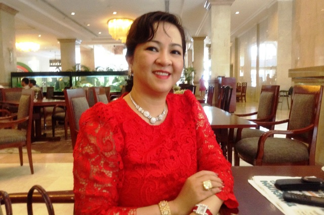 Đại gia Việt Nam H&ugrave;ng Uy Dũng hết l&ograve;ng thương y&ecirc;u người vợ hai của m&igrave;nh
