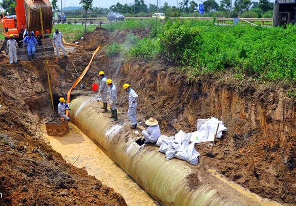 Trong 6 năm sử dụng, tuyến đường ống nước s&ocirc;ng Đ&agrave; đ&atilde; vỡ 14 lần