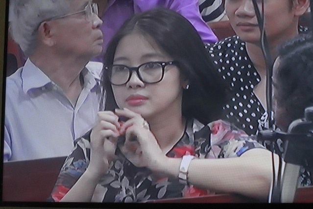 Vợ Bầu Ki&ecirc;n đằm thắm c&ugrave;ng chồng tại t&ograve;a 2