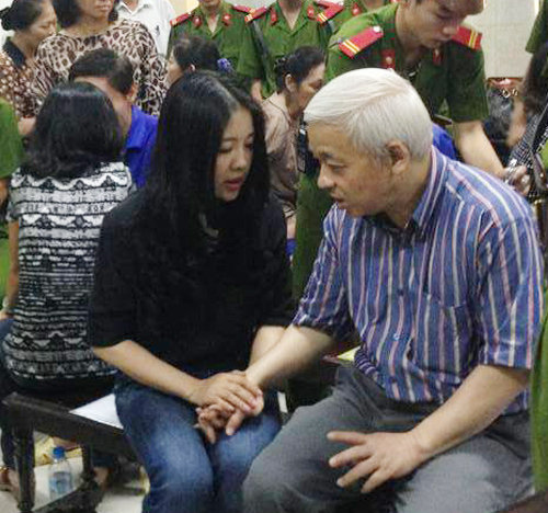Vợ chồng Bầu Ki&ecirc;n hạnh ph&uacute;c 8