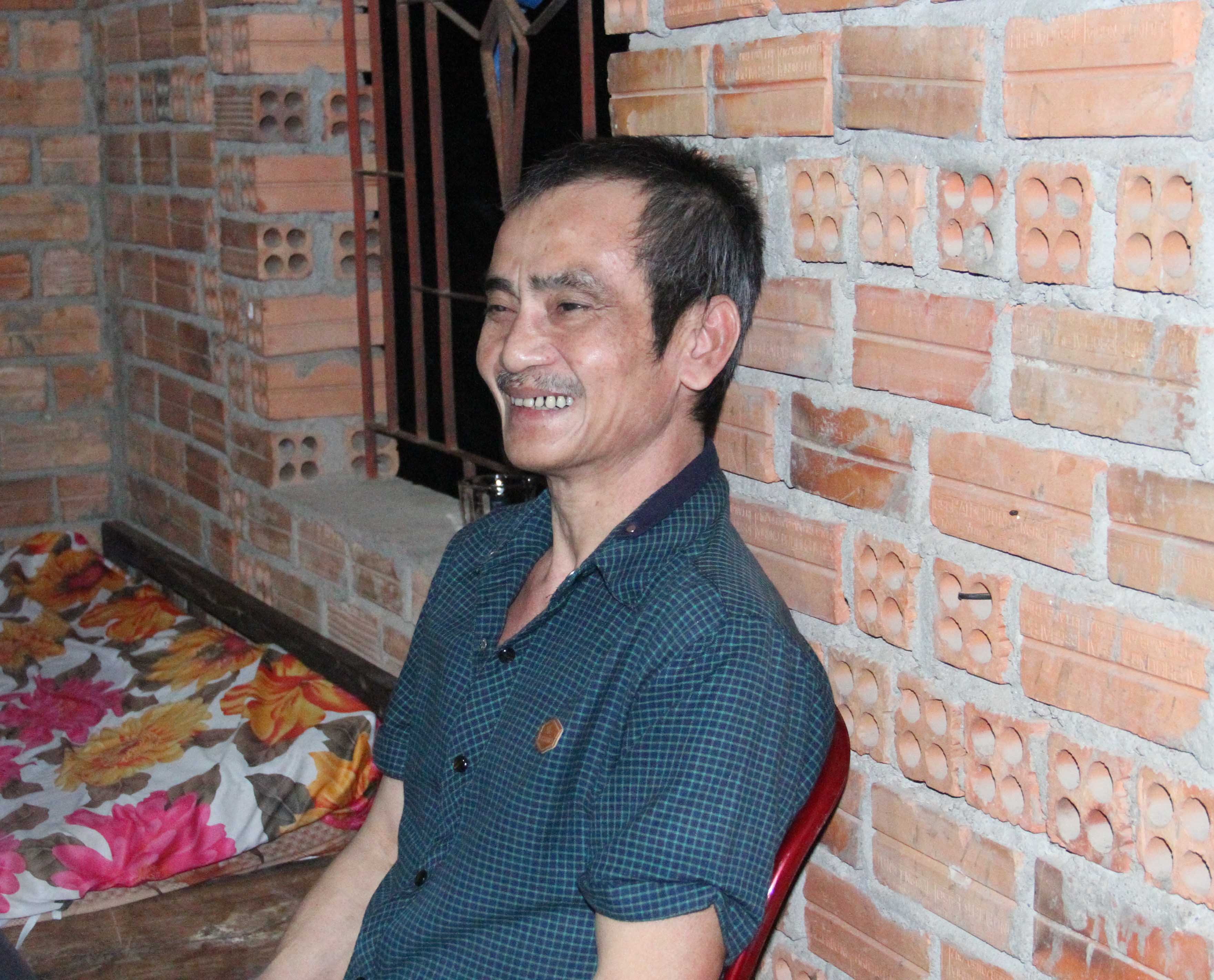 &Ocirc;ng Huỳnh Văn N&eacute;n vừa mới được cho tại ngoại sau 17 năm giam giữ