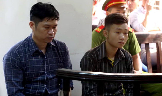 Bị c&aacute;o Nguyễn Mạnh Tường (tr&aacute;i) v&agrave; Đ&agrave;o Quang Kh&aacute;nh tại phi&ecirc;n t&ograve;a ph&uacute;c thẩm vụ &aacute;n thẩm mỹ viện C&aacute;t Tường