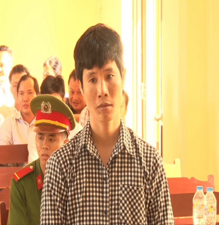 Nguyễn Th&aacute;i Quỳnh tại phi&ecirc;n t&ograve;a x&eacute;t xử
