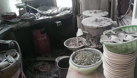 Hiện trường vụ ch&aacute;y ở qu&aacute;n phở khu vực Trung K&iacute;nh, Cầu Giấy, H&agrave; Nội
