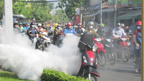 Vụ cháy xe Attila g&acirc;y ùn tắc cục b&ocirc;̣ tại nút giao th&ocirc;ng Quang Trung - T&acirc;n Sơn