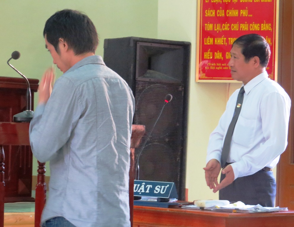 Luật sư Thắng bảo vệ cho bị c&aacute;o Th&agrave;nh cho rằng cơ quan tố tụng đ&atilde; sai phạm nghi&ecirc;m trọng trong qu&aacute; tr&igrave;nh tố tụng