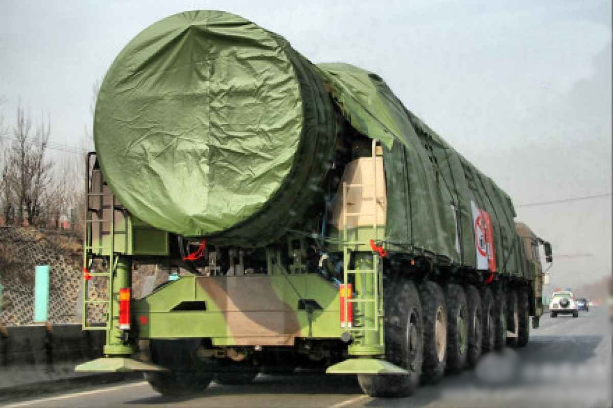 Vũ kh&iacute; chiến lược t&ecirc;n lửa DF-41 được lắp tr&ecirc;n &ocirc; t&ocirc;