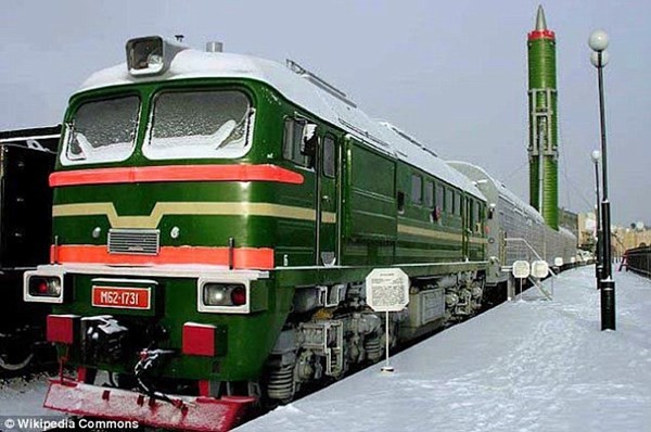 Vũ kh&iacute; chiến lược t&ecirc;n lửa DF-41 được Trung Quốc thử nghiệm với bệ ph&oacute;ng gắn tr&ecirc;n t&agrave;u hỏa